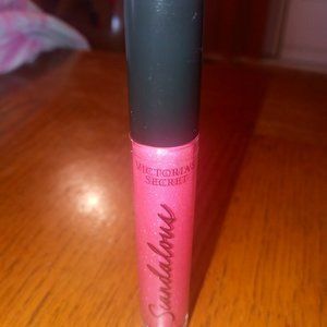 VICTORIAS SECRET scandalous color shine lip gloss